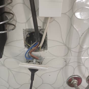 Armut Elektrikçi İşini Kötü Yaptı