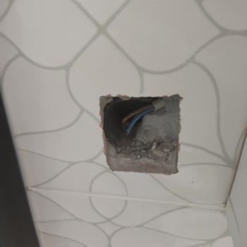 Armut Elektrikçi İşini Kötü Yaptı