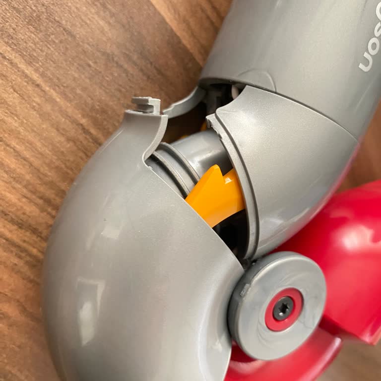 Dyson Süpürge Makinesi V12