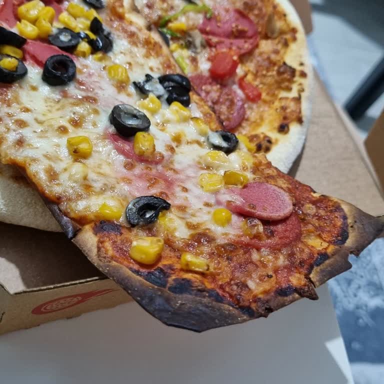 Domino's Pizza Sorumsuzluğu; Yanık Ürün Yolladılar!