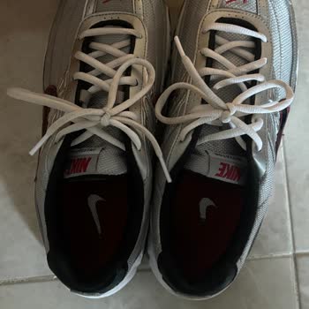 Nike İç Logo Soyulması