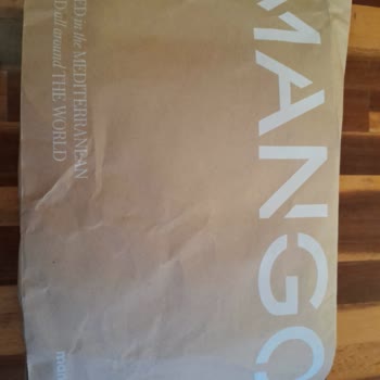 Mango Online Alışverişte İki Elbise Yerine Bir Tane Gönderdi!