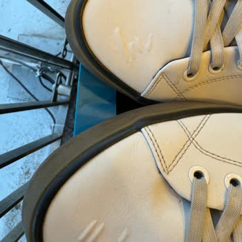 Tommy Hilfiger Ayakkabı Sokakta Giyilmemeli Yoksa...