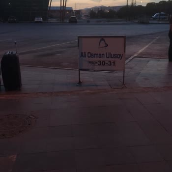 Ali Osman Ulusoy İnsanları Bekletmekten Keyif Alıyor