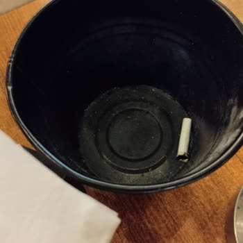 Kubi Kahve Evi Sunum İçerisinden İzmarit Çıktı!