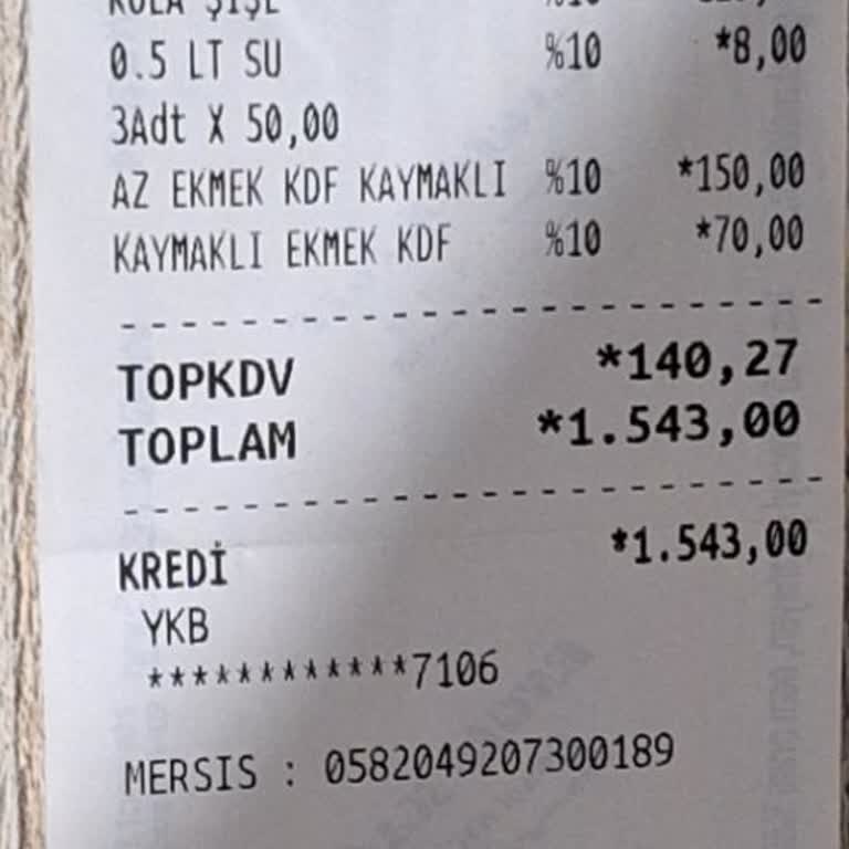 Köfteci Yusuf Çiğ Köfte Yediriyor.