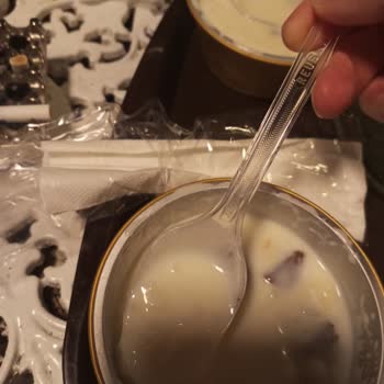 Fethipaşa Sosyal Tesisleri Üsküdar'da Satılan Bozuk Sütlaç Şikayeti