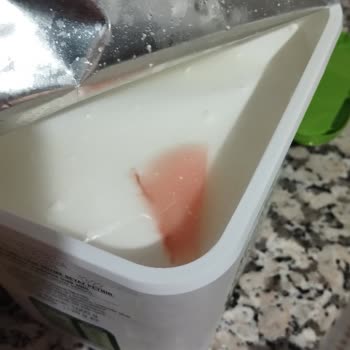 BİM Dost Peynirin İçinden Çıkan Turuncu Sıvı