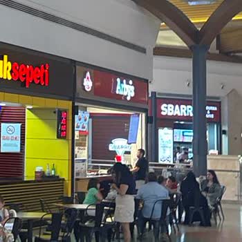 Tavuk Sepeti Kasiyerin Suratından Ve Hareketlerinden Üslubundan Rahatsızlık