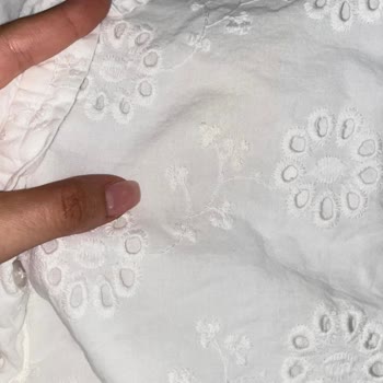 Koton Hiç Giyilmeyen Ürün Tek Yıkamada Sarı Leke Oluştu