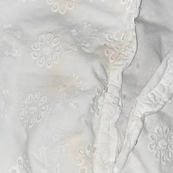 Koton Hiç Giyilmeyen Ürün Tek Yıkamada Sarı Leke Oluştu