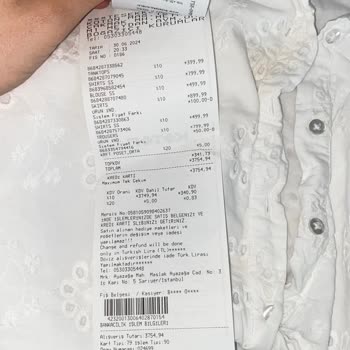 Koton Hiç Giyilmeyen Ürün Tek Yıkamada Sarı Leke Oluştu