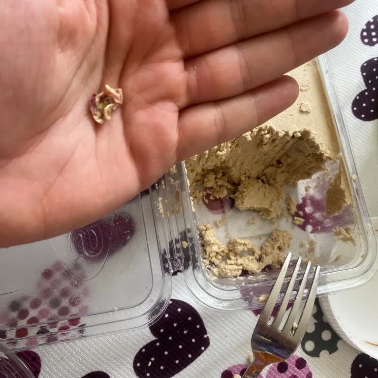 Diş Kıran Antep Fıstığı: Serel Helva'nın Dikkatsizliği