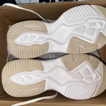 Skechers Giyilmiş Ayakkabı Gönderiyor!