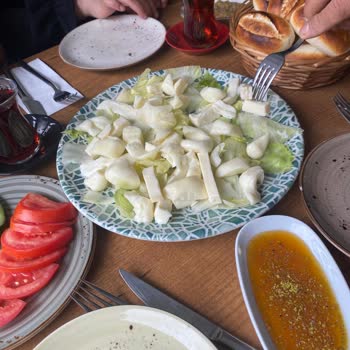 Haraptar 1985 Serpme Kahvaltıdan Soğuma Adlı
çalışma!