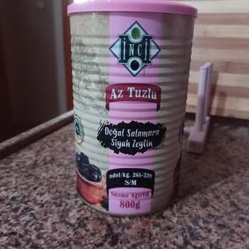 BİM İnci Gıda 800gr Az Tuzlu Siyah Zeytin, Kelebek Benzeri Bir Böcek Çıktı!
