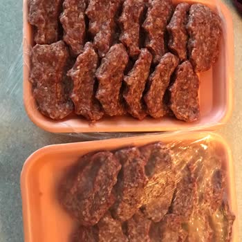 Etzade Uzun Mesafeden Gelip Kötü Köfteyle Karşılaştım