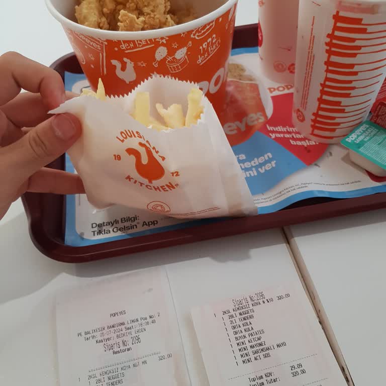 Popeyes'ten Alınan "Büyük Boy" Patates.