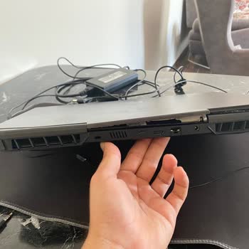 Monster Notebook Değiştirilen Ekranımın Yapışkanlarının Yerinden Atması Abra A7 V14.2.4