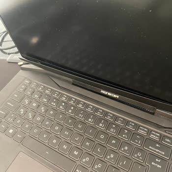 Monster Notebook Değiştirilen Ekranımın Yapışkanlarının Yerinden Atması Abra A7 V14.2.4