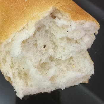 Migros'un Sattığı Ekmekte Böcek Çıktı.