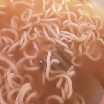 Dudomi Tavuklu Noodleden Siyah Böcek Çıktı