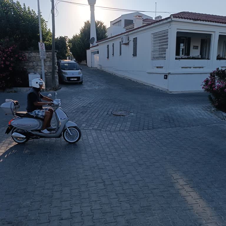 Çeşme Belediyesi Ilıca 5253 Sokağı Ukome Kararına Rağmen Trafiğe Kapatılmıyor