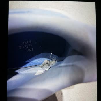 adidas Spor Ayakkabımdaki Deformasyon Sorunu