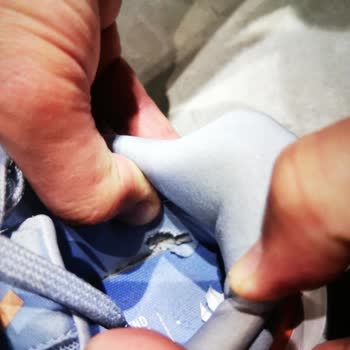 adidas Spor Ayakkabımdaki Deformasyon Sorunu