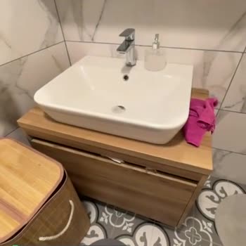 Kale Banyo Dolabı Paslı Monte Edildi!