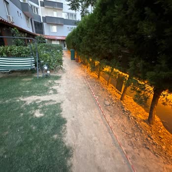 Arya Yönetim Evimin Önünü Bataklığa Çevirdi