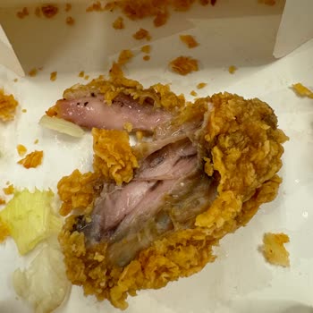 KFC Tavuklar Bozuk Ve Çiğ