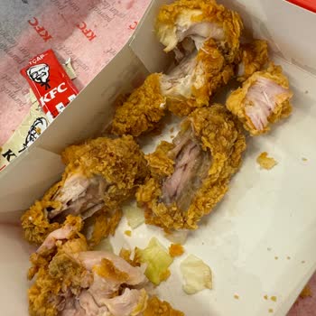 KFC Tavuklar Bozuk Ve Çiğ