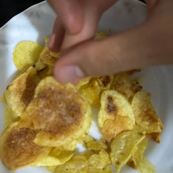 Lays Kalitesiz Ekşi Yanık Ürün