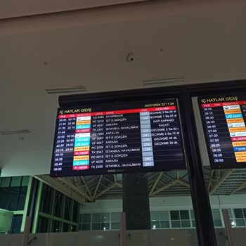 AJet (Anadolu Jet) Gece Uçuşunda Yaşanan Uzun Gecikme Ve İlgisizlik