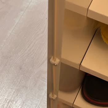 Kablo Net Fiber Kablo Montajı Çok Kötü, Duvarları Ve Mobilyaları Mahvetmişler.