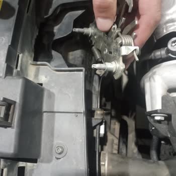 Citroen Hareket Halinde Kaput Açılması