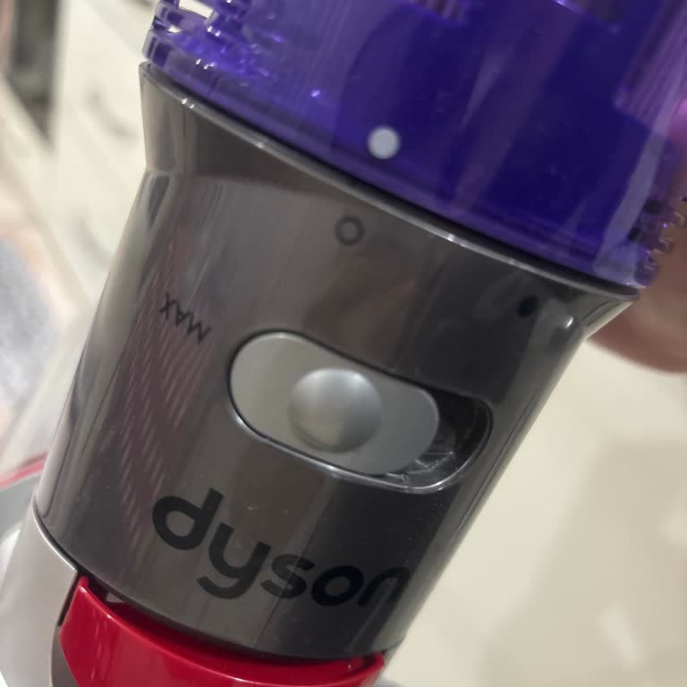 Dyson V8 Süpürgem Max Modunda Kesik Kesik Çalışıyor.