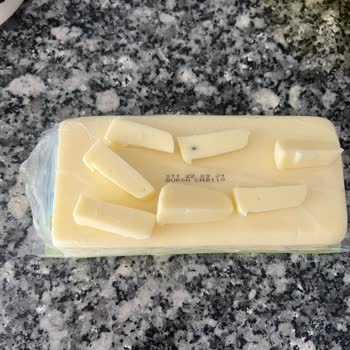 Sütaş Peynirin İçinden Çıkan Tanımlanamaz Cisim