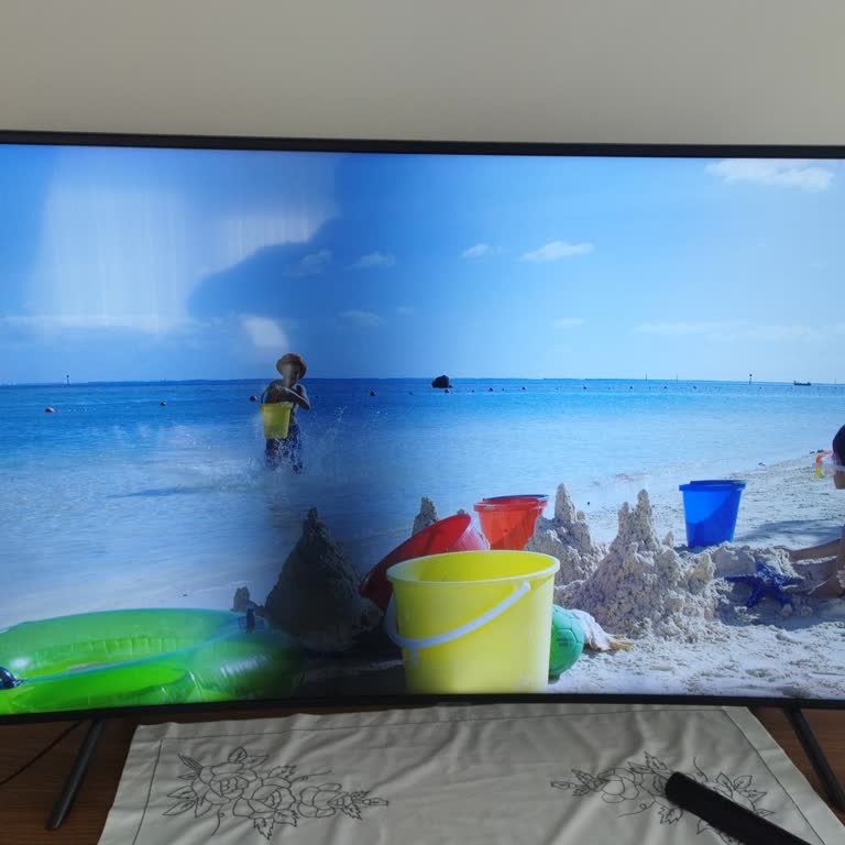 Samsung Marka Televizyon Durduk Yere Siyah Leke