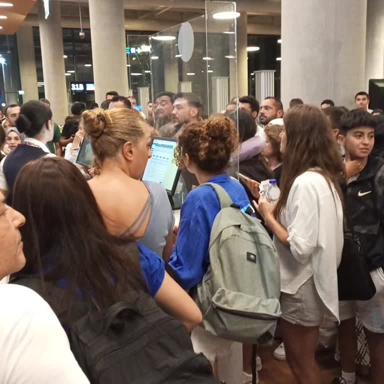 AJet (Anadolu Jet) Rötarlı Uçak Dalan İstanbul 23.50