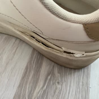 Bershka Ayakkabılarım İlk Kullanımdan İtibaren Patladı