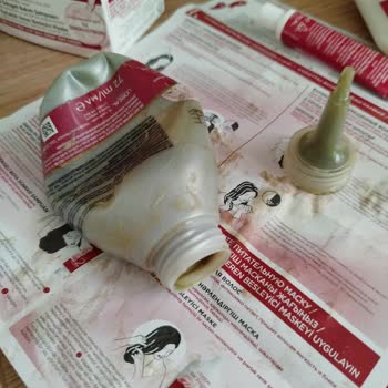 Bozulmuş Yeşil Loreal Saç Boyası