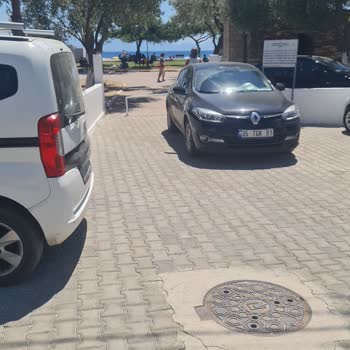 Menderes Belediyesi Gençlik PARKI'NDA İşgal Ve İlgisizlik Ve Bakımsızlık