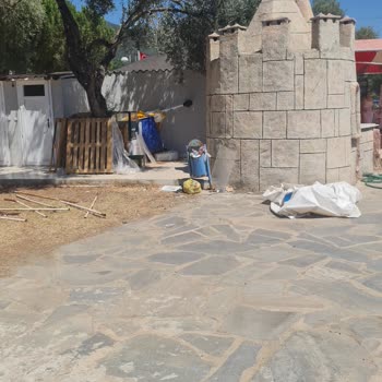 Menderes Belediyesi Gençlik PARKI'NDA İşgal Ve İlgisizlik Ve Bakımsızlık