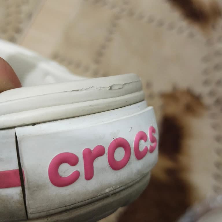 Crocs Terlik & Ayakkabı Crocs Terliklerde Kalitesiz Üretim Ve Tüketici Mağduriyeti