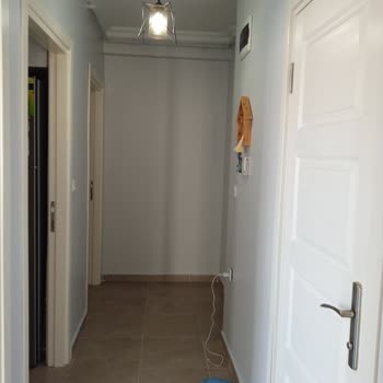 Polisan Mistik Beyaz Boya Duvarda Mavi Renk Duruyor!