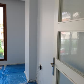 Polisan Mistik Beyaz Boya Duvarda Mavi Renk Duruyor!