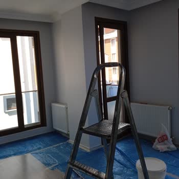 Polisan Mistik Beyaz Boya Duvarda Mavi Renk Duruyor!