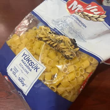 Mutlu Makarnanın İçinden Çıkan Tuhaf Maddeler